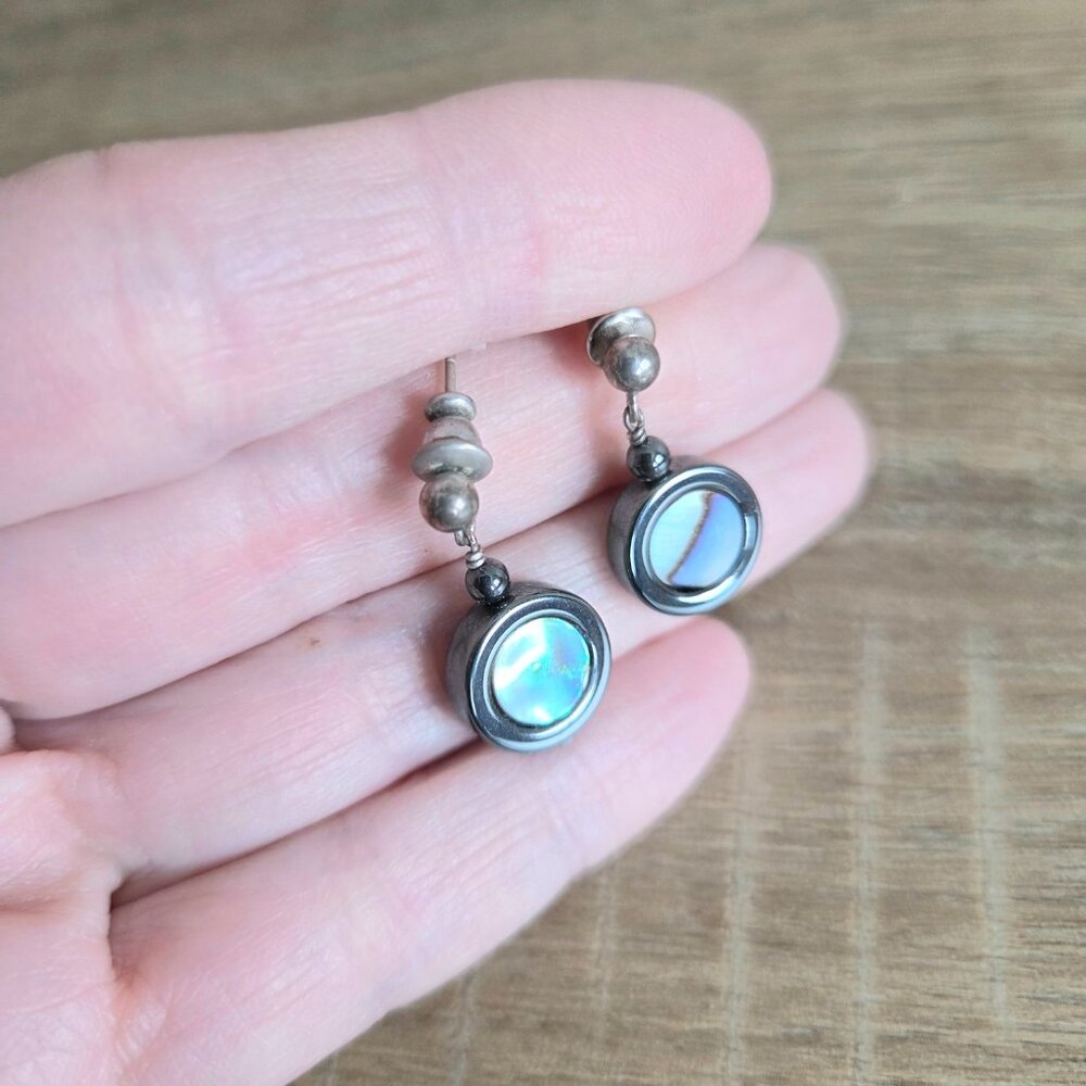 Hand made Hematite and Abalone shell dangling earrings w/silver studs. - Picture 2 of 6